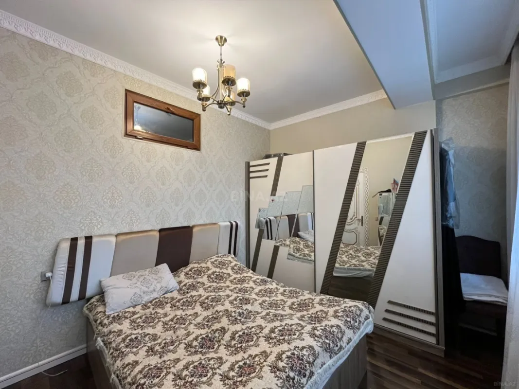 Satılır 4 otaqlı mənzil 135 m²