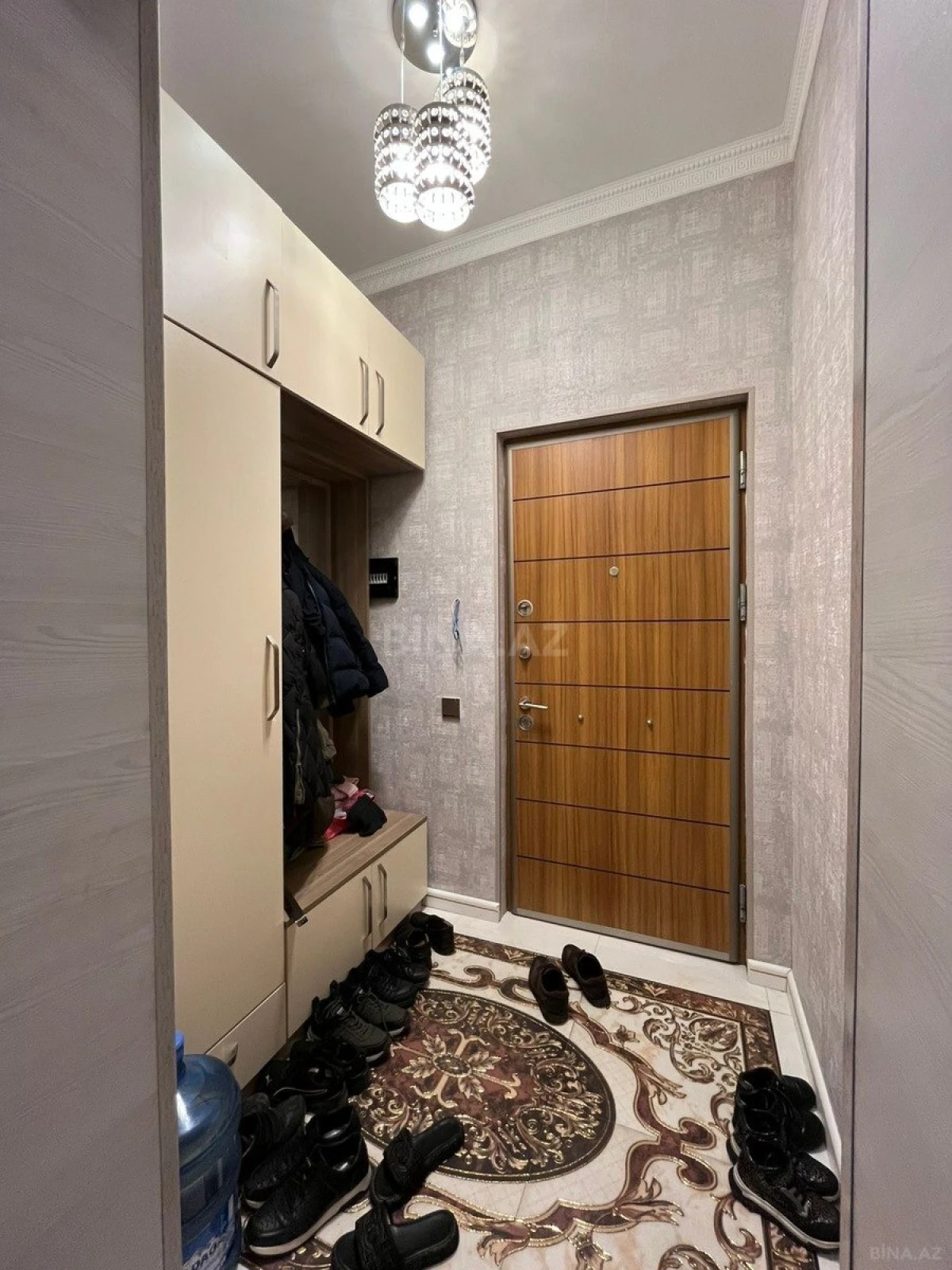 Satılır 4 otaqlı mənzil 135 m²