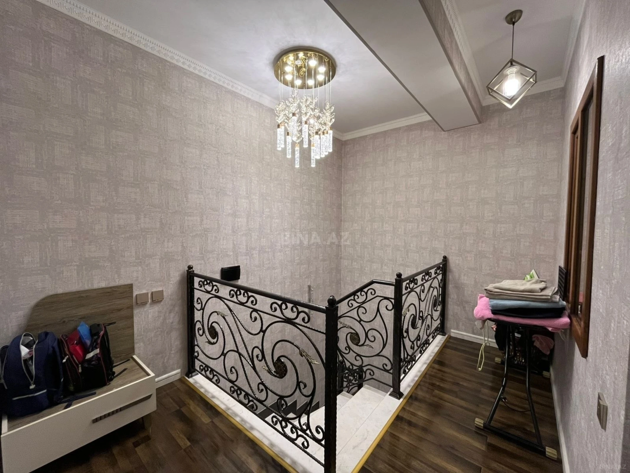 Satılır 4 otaqlı mənzil 135 m²