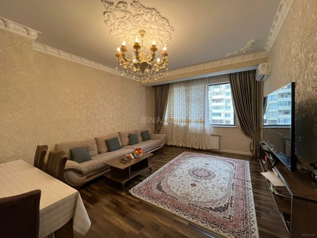 Satılır 4 otaqlı mənzil 135 m²