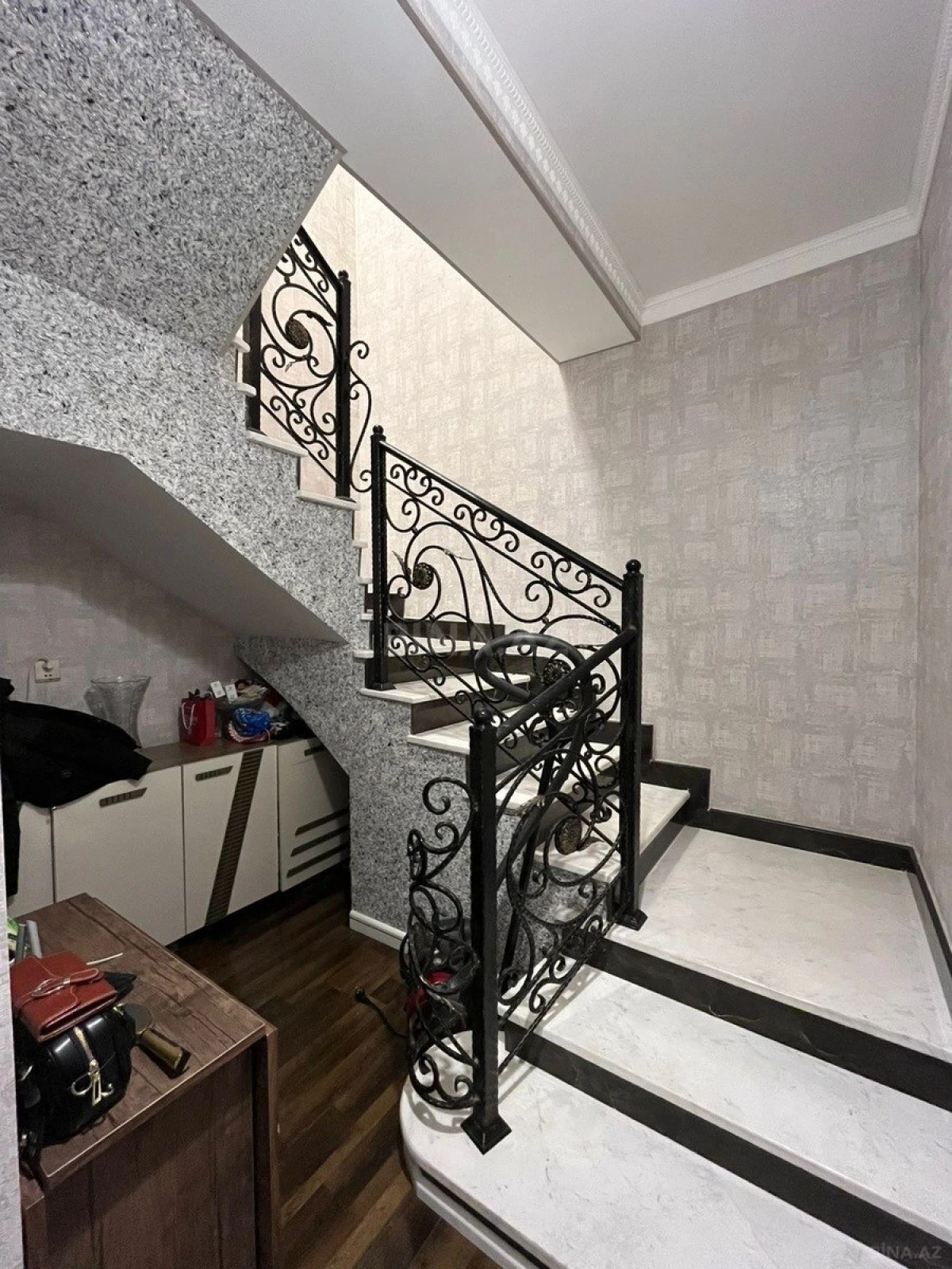 Satılır 4 otaqlı mənzil 135 m²