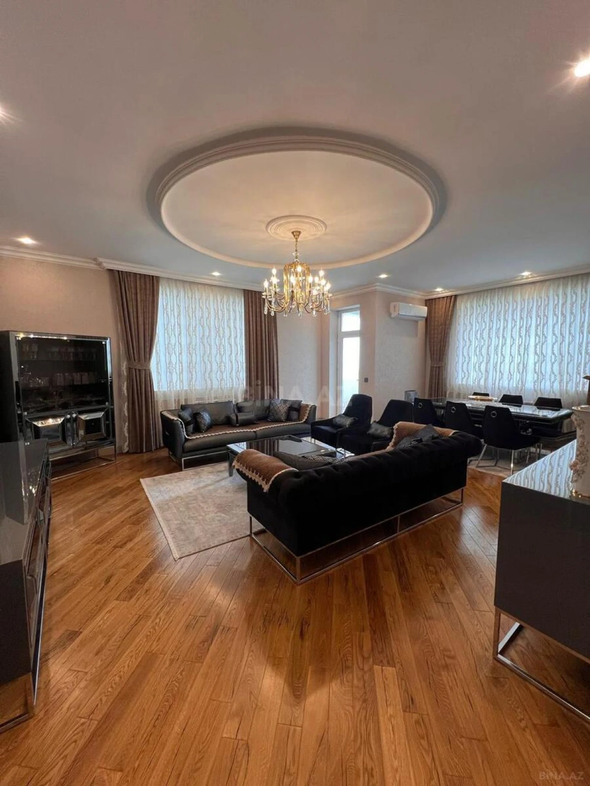 Satılır 4 otaqlı mənzil 195 m²