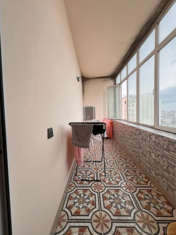 Satılır 4 otaqlı mənzil 195 m²