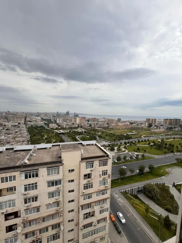 Satılır 4 otaqlı mənzil 195 m²