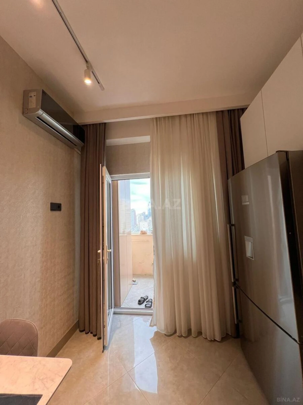 Satılır 4 otaqlı mənzil 195 m²
