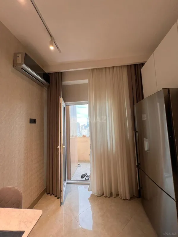 Satılır 4 otaqlı mənzil 195 m²