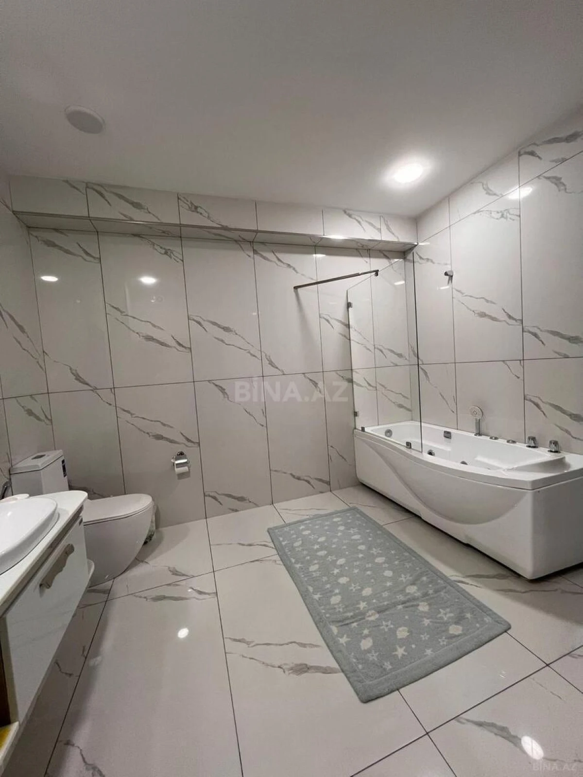 Satılır 4 otaqlı mənzil 195 m²