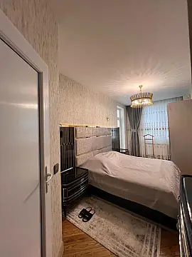 Satılır 4 otaqlı mənzil 195 m²