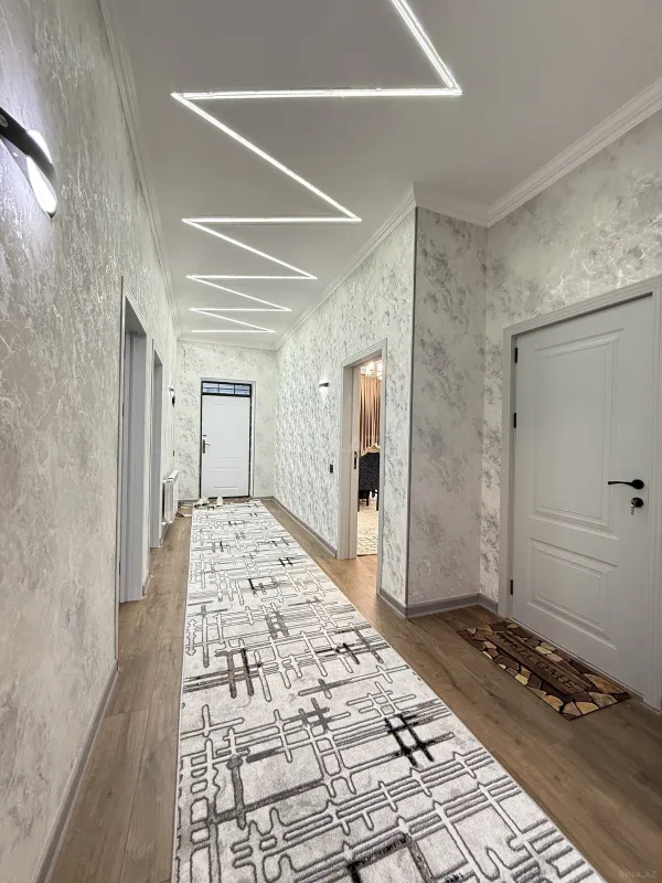 Satılır 8 otaqlı həyət evi 200 m²