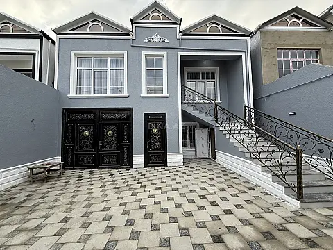 Satılır 8 otaqlı həyət evi 200 m²