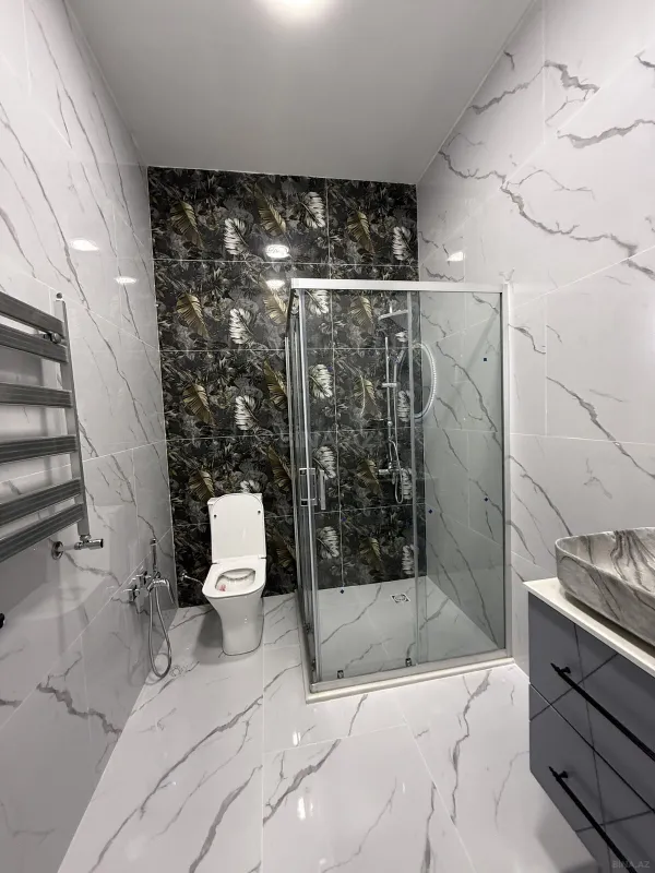 Satılır 8 otaqlı həyət evi 200 m²