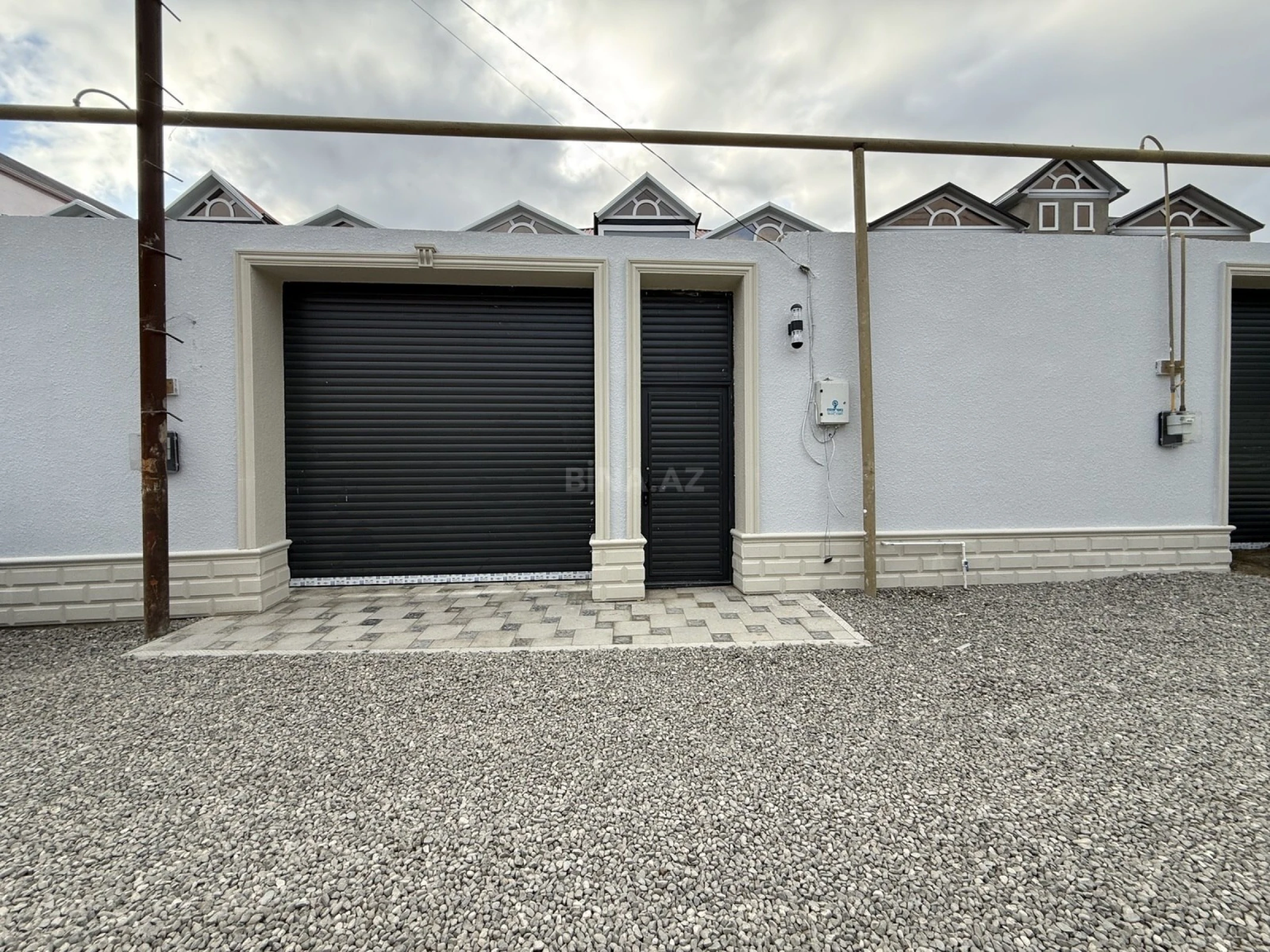 Satılır 8 otaqlı həyət evi 200 m²