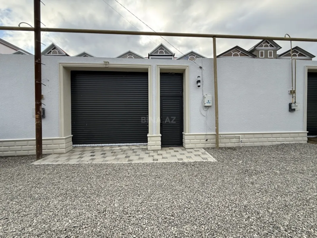 Satılır 8 otaqlı həyət evi 200 m²