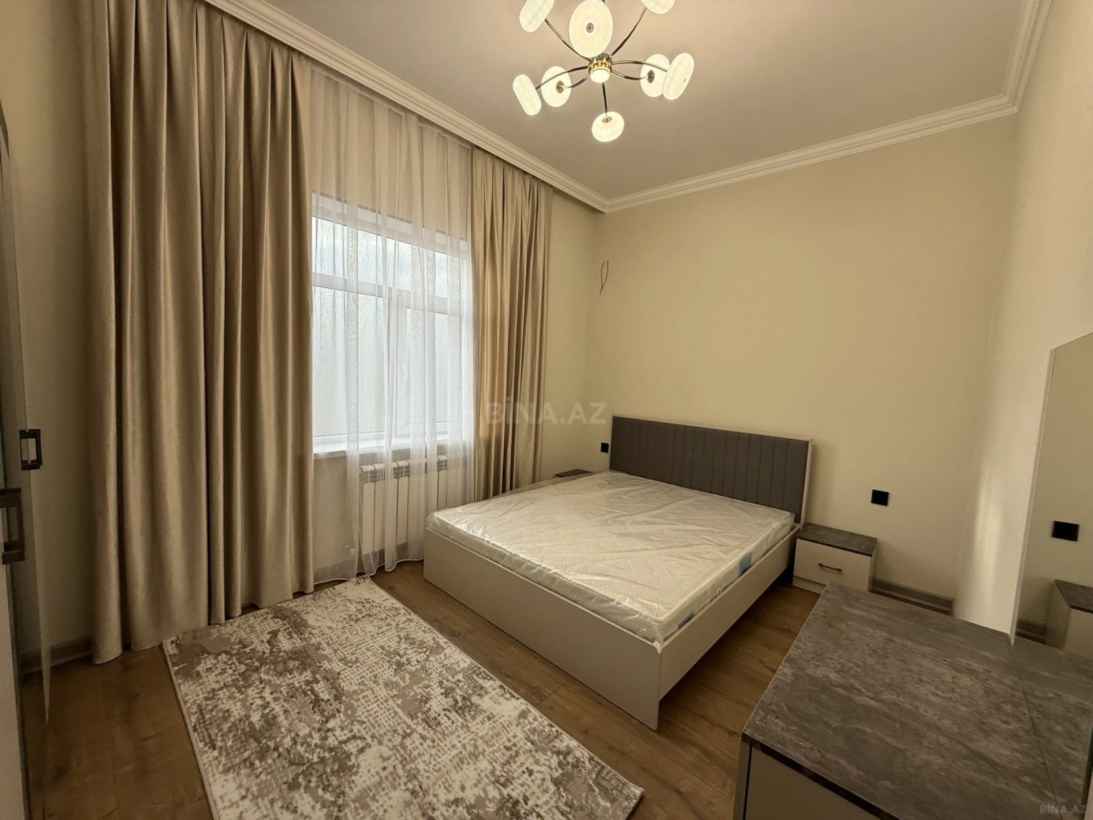 Satılır 8 otaqlı həyət evi 200 m²