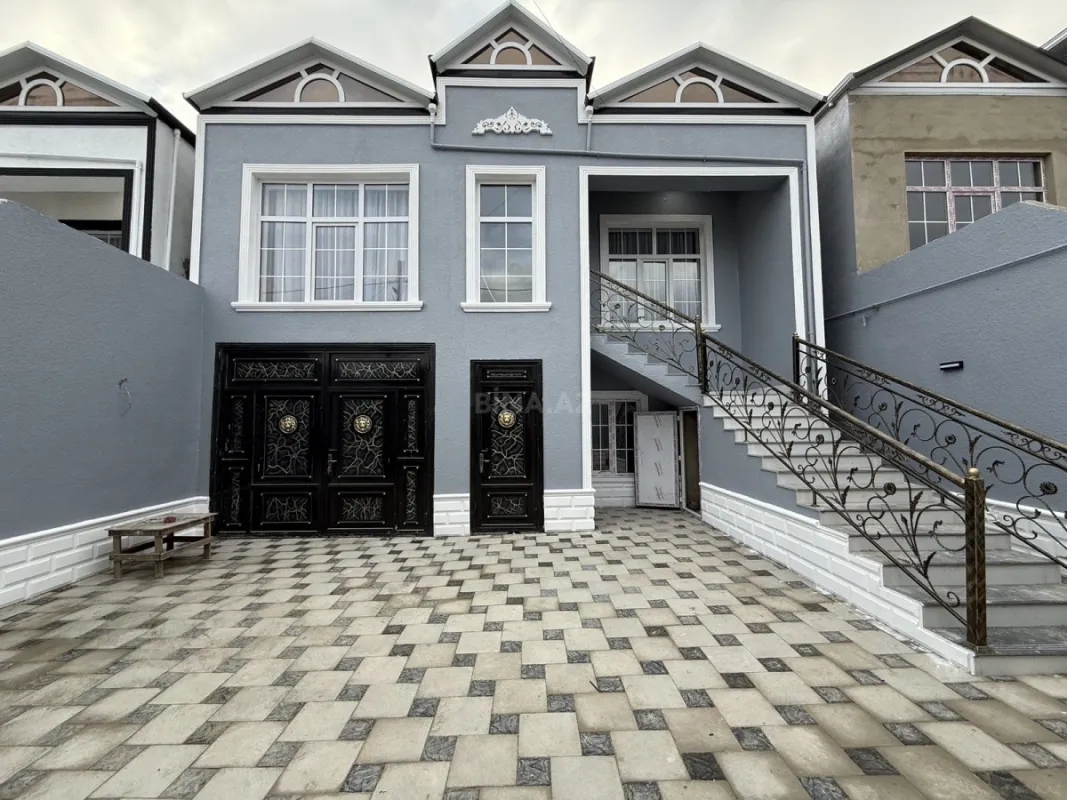 Satılır 8 otaqlı həyət evi 200 m²