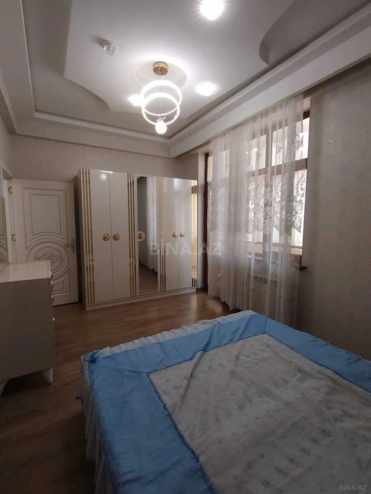 Kirayə verilir 2 otaqlı mənzil 67 m²