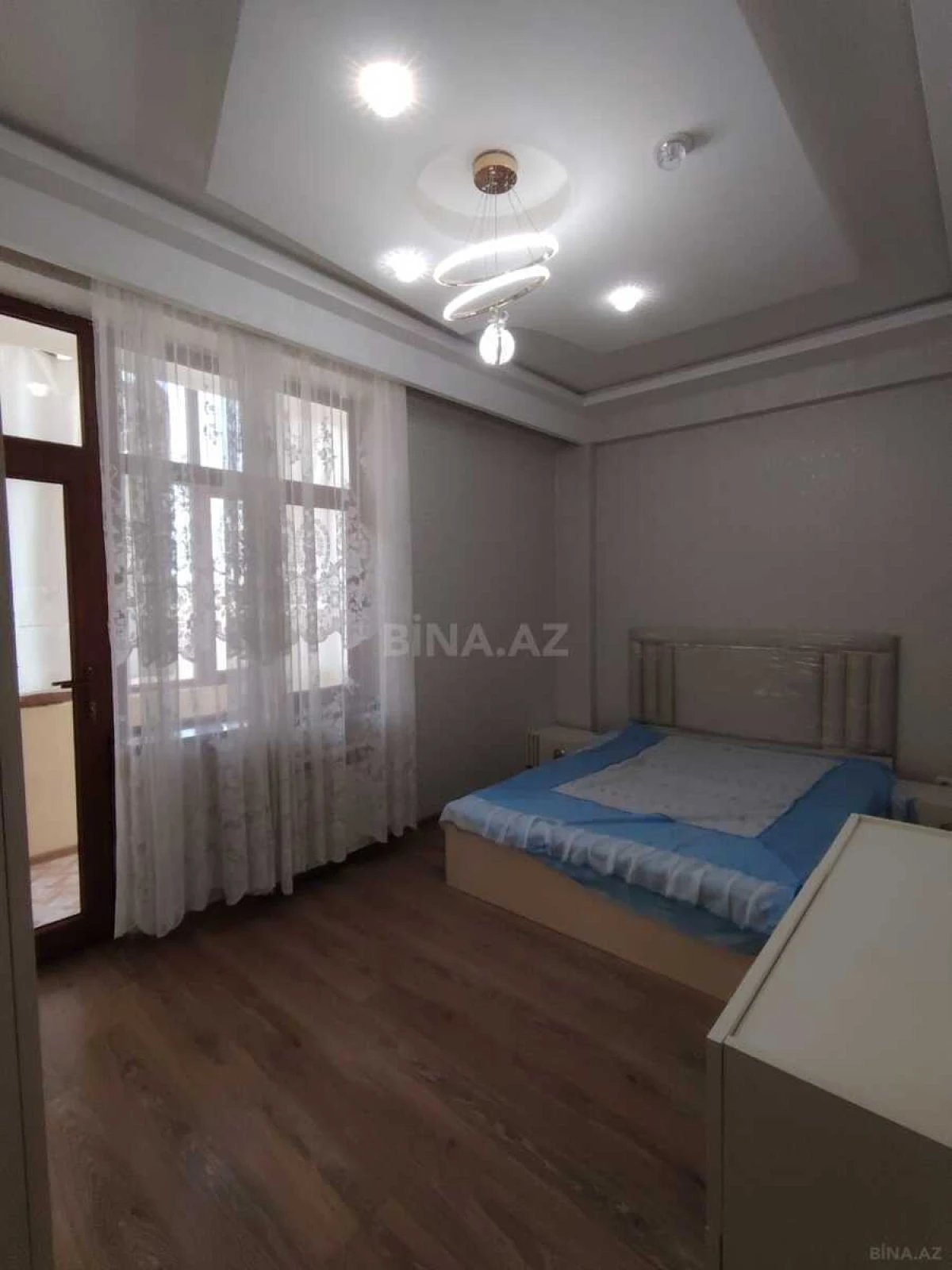 Kirayə verilir 2 otaqlı mənzil 67 m²