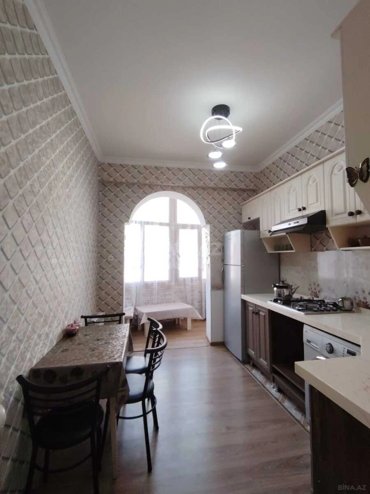 Kirayə verilir 2 otaqlı mənzil 67 m²