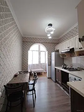 Kirayə verilir 2 otaqlı mənzil 67 m²
