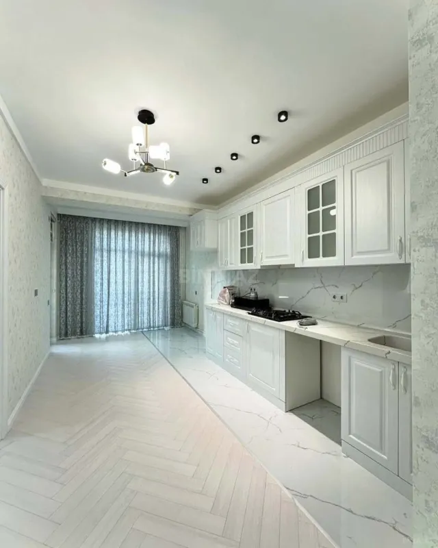 Satılır 4 otaqlı mənzil 131 m²