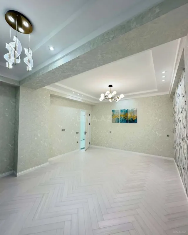 Satılır 4 otaqlı mənzil 131 m²