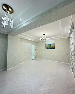 Satılır 4 otaqlı mənzil 131 m²