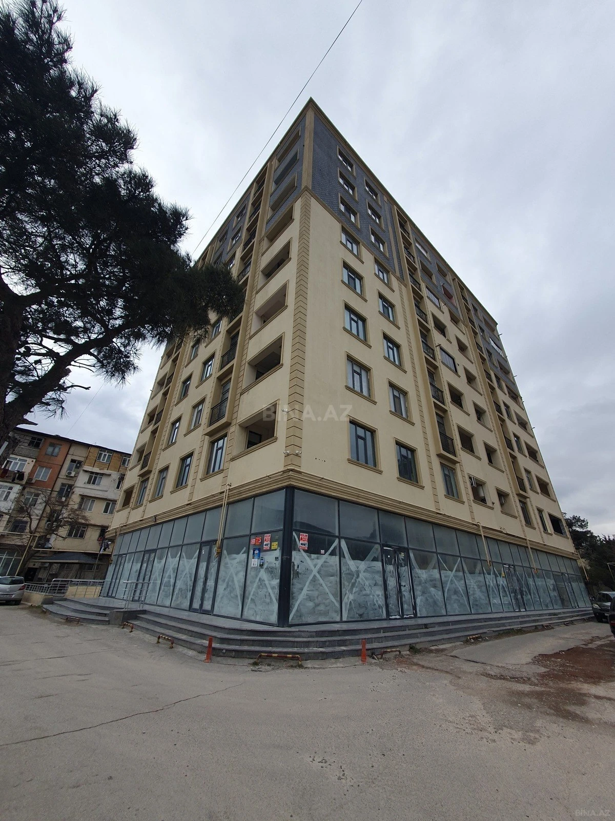 Satılır 4 otaqlı mənzil 131 m²