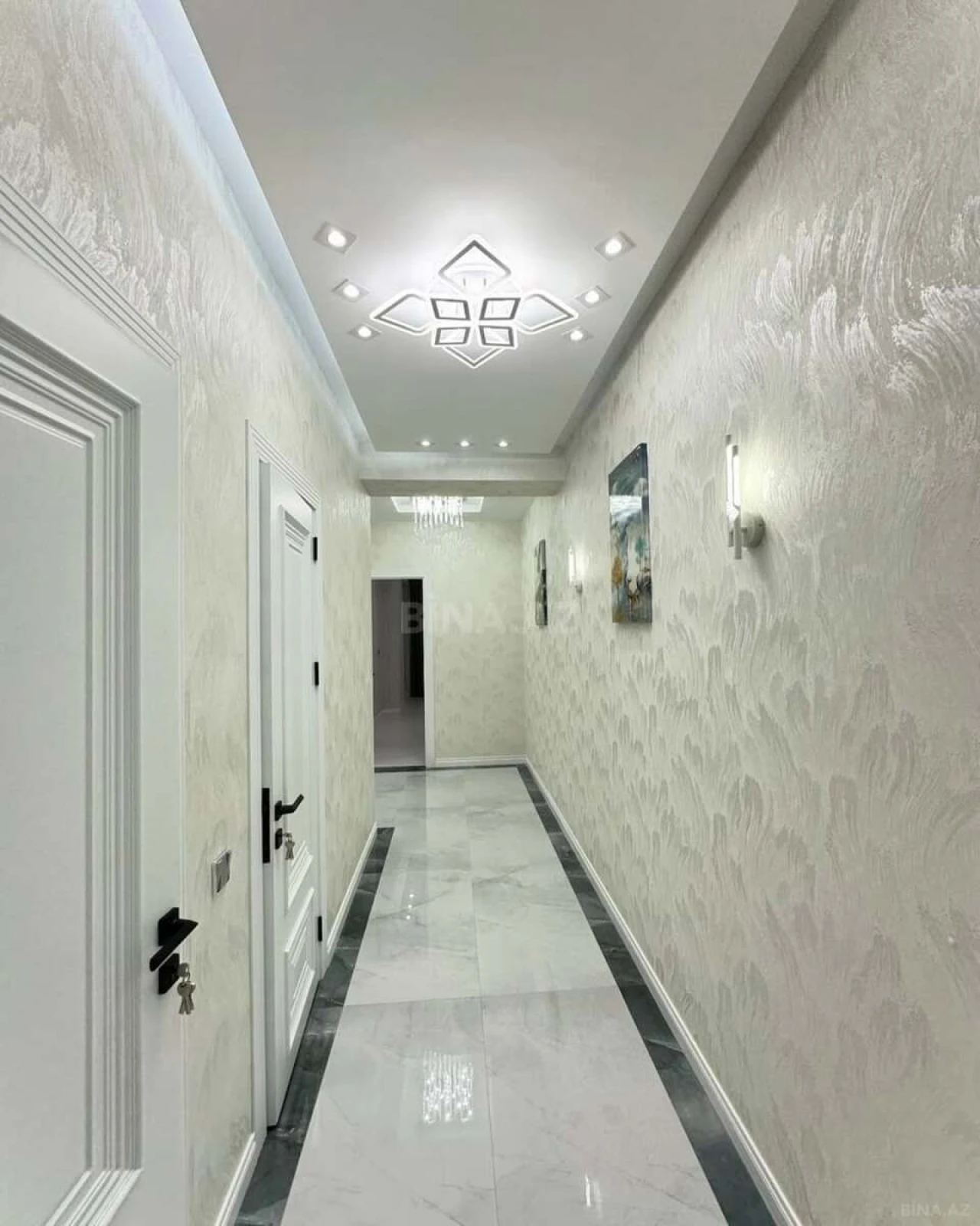 Satılır 4 otaqlı mənzil 131 m²