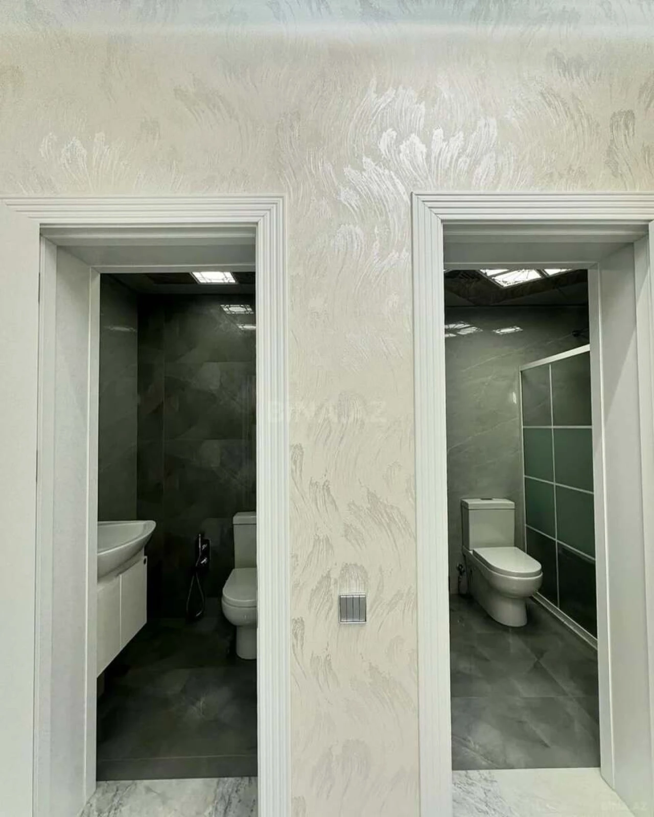 Satılır 4 otaqlı mənzil 131 m²