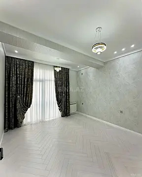 Satılır 4 otaqlı mənzil 131 m²
