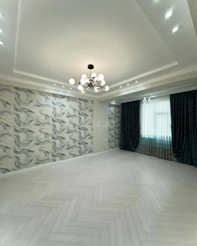 Satılır 4 otaqlı mənzil 131 m²