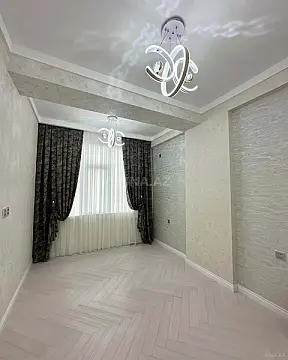 Satılır 4 otaqlı mənzil 131 m²