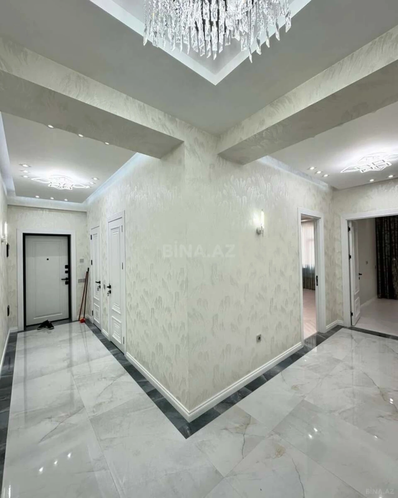 Satılır 4 otaqlı mənzil 131 m²