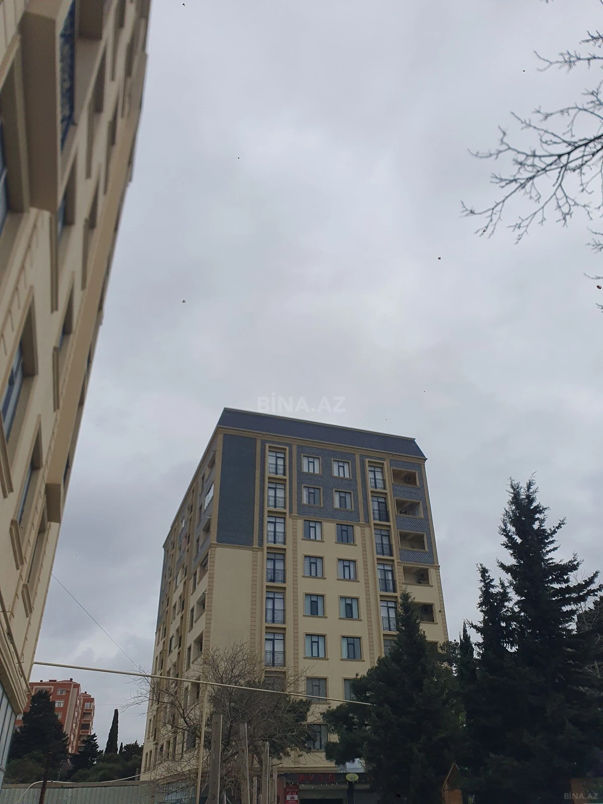 Satılır 4 otaqlı mənzil 131 m²
