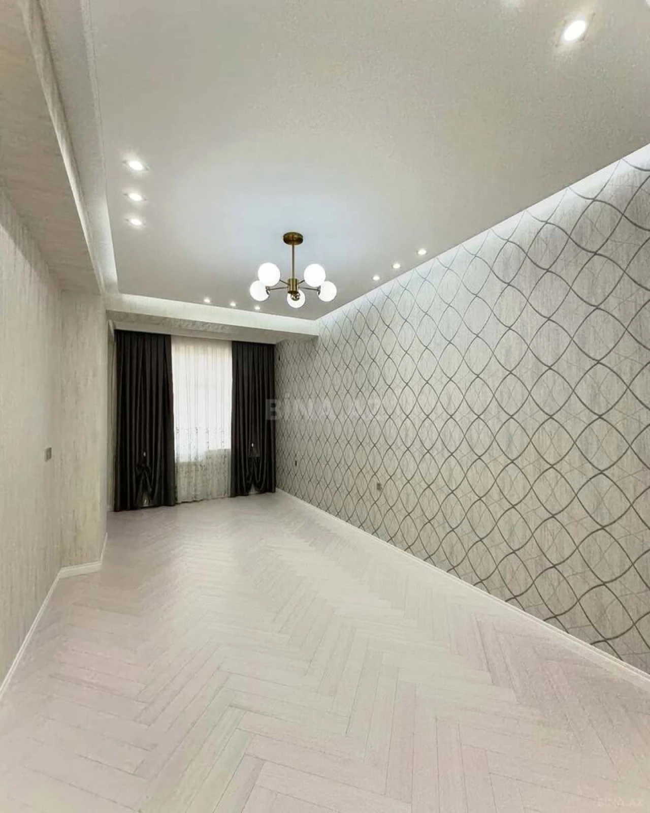 Satılır 4 otaqlı mənzil 131 m²