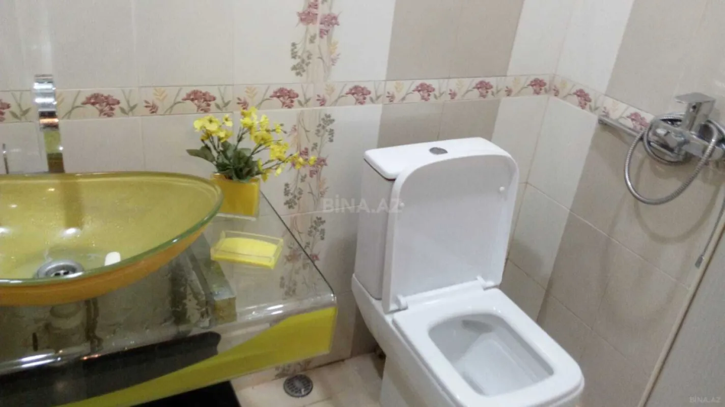 Kirayə verilir 2 otaqlı mənzil 75 m²