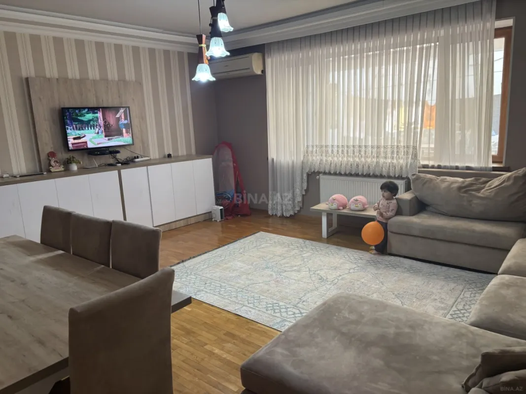 Satılır 5 otaqlı mənzil 150 m²