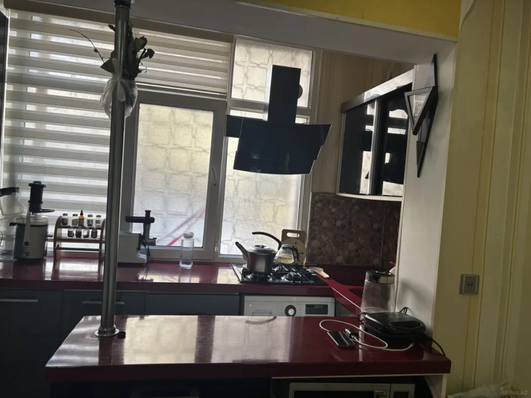 Satılır 5 otaqlı mənzil 150 m²