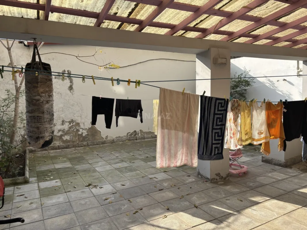 Satılır 5 otaqlı mənzil 150 m²