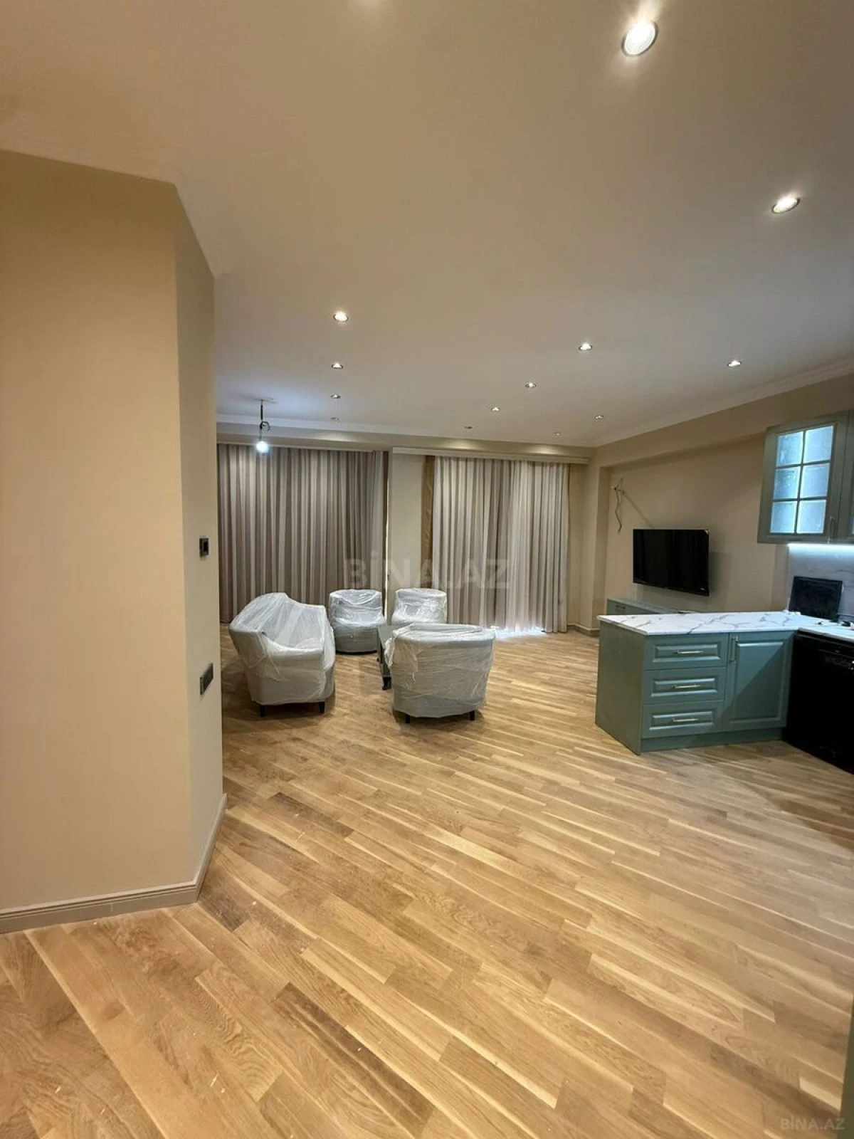 Satılır 3 otaqlı mənzil 128 m²