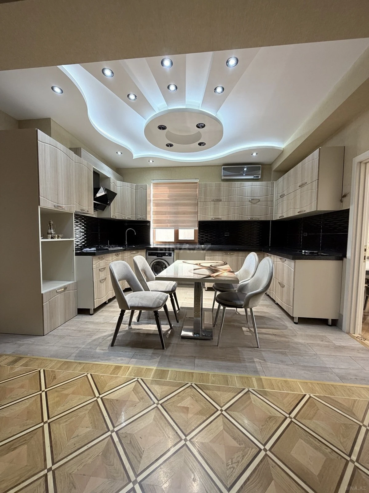 Satılır 3 otaqlı mənzil 110 m²