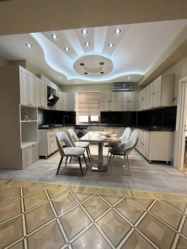 Satılır 3 otaqlı mənzil 110 m²