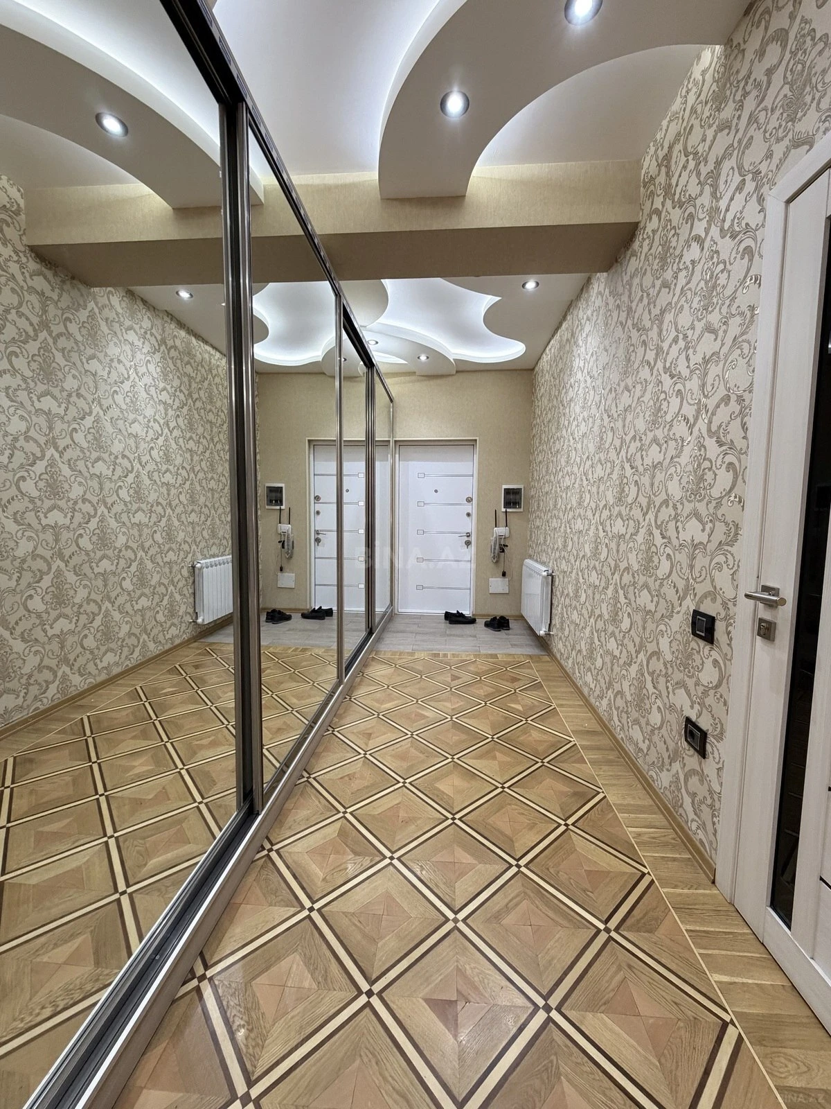 Satılır 3 otaqlı mənzil 110 m²