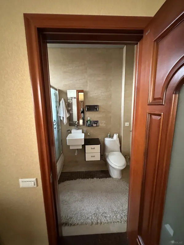 Satılır 8 otaqlı həyət evi 620 m²