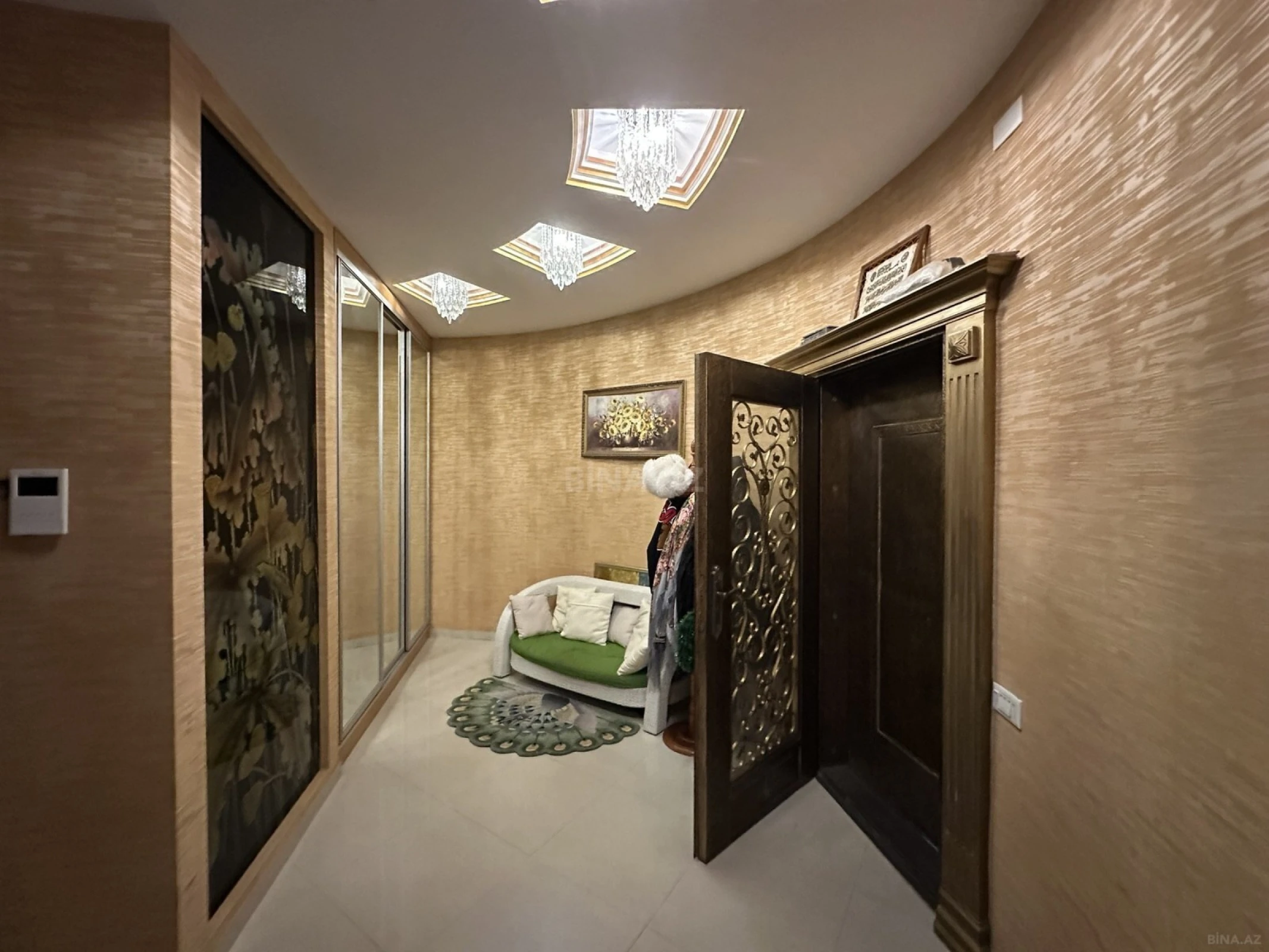 Satılır 8 otaqlı həyət evi 620 m²