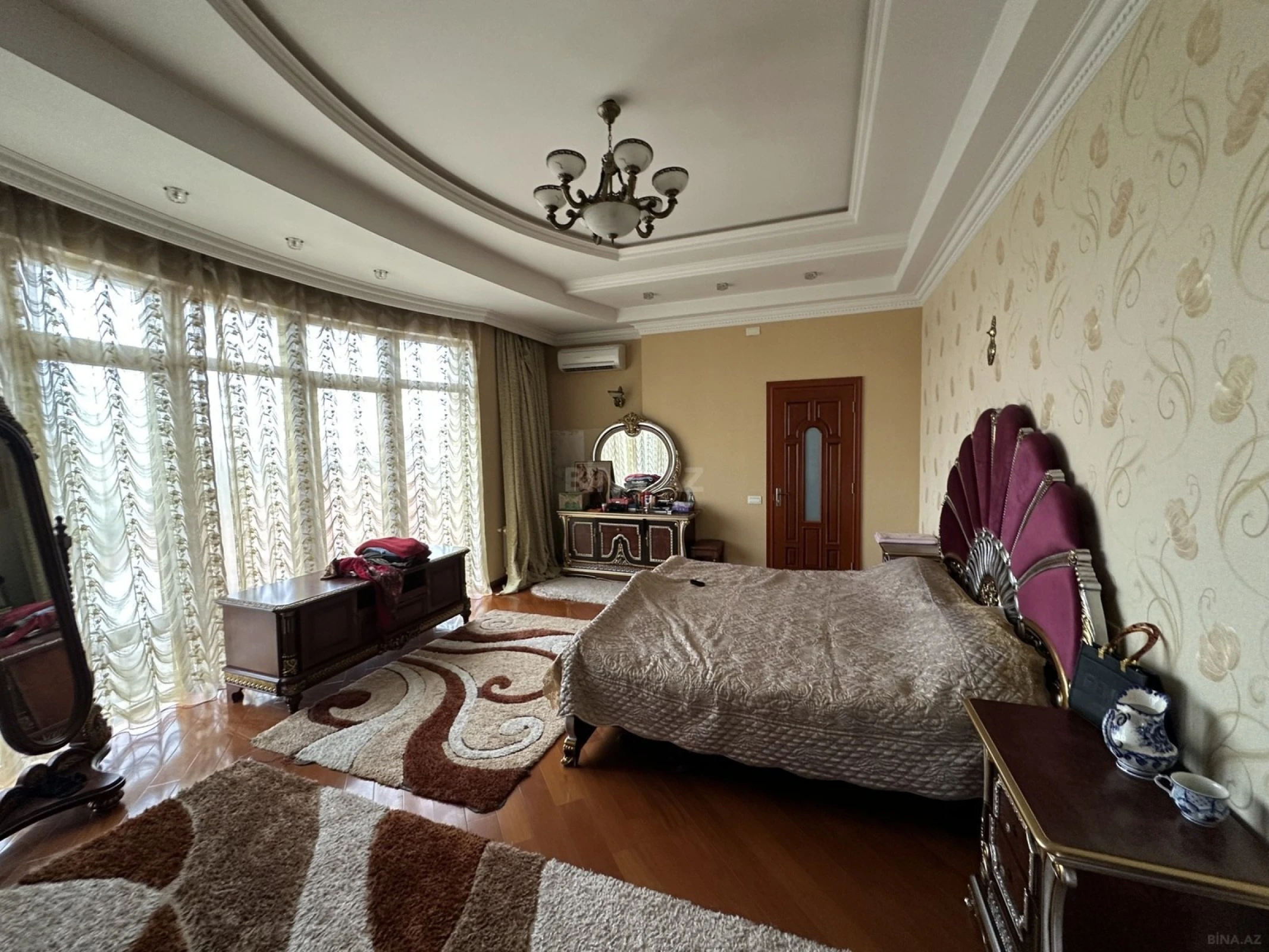 Satılır 8 otaqlı həyət evi 620 m²