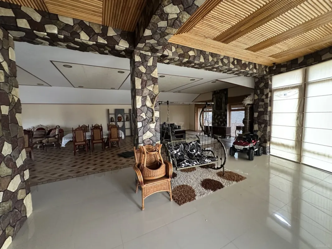 Satılır 8 otaqlı həyət evi 620 m²