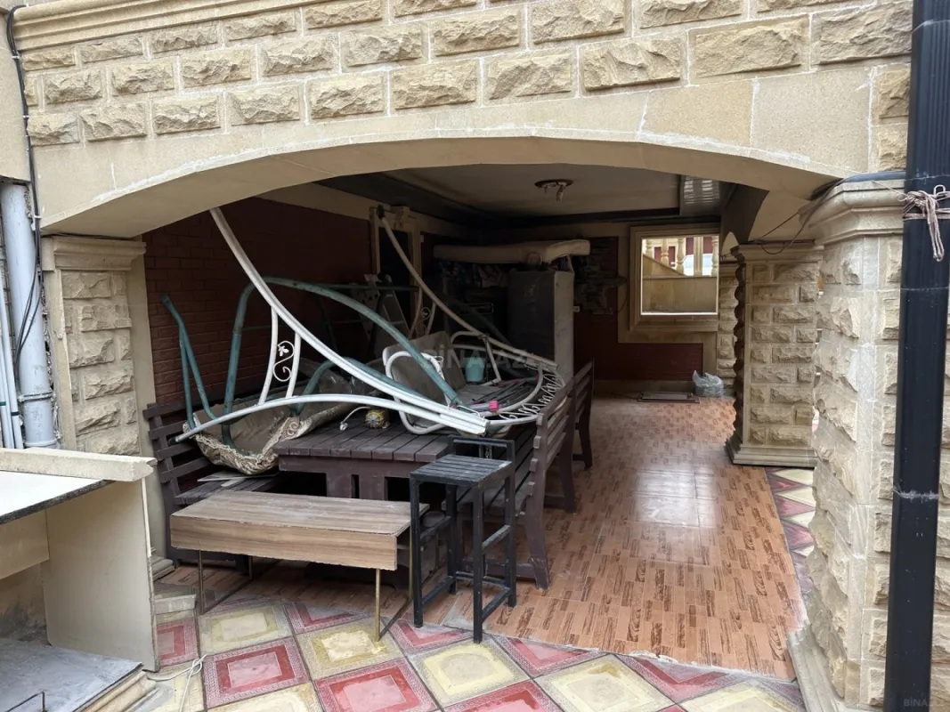 Satılır 8 otaqlı həyət evi 620 m²