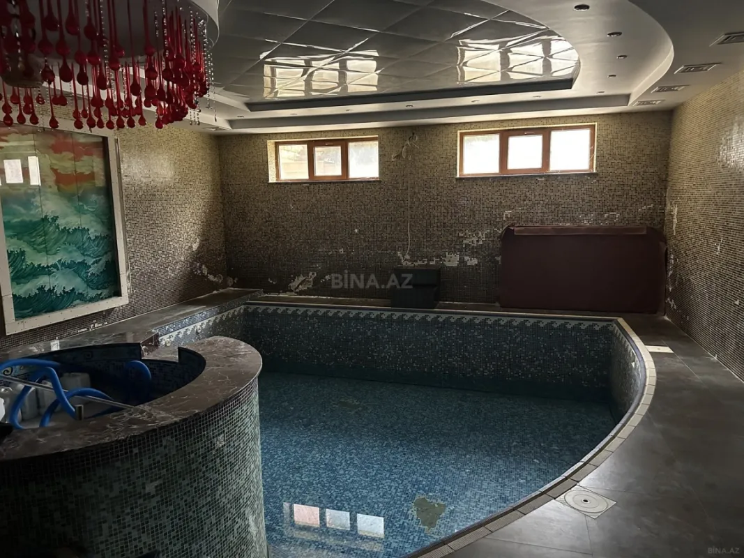 Satılır 8 otaqlı həyət evi 620 m²