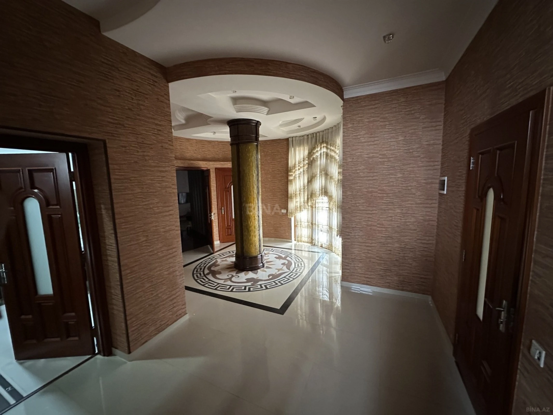 Satılır 8 otaqlı həyət evi 620 m²